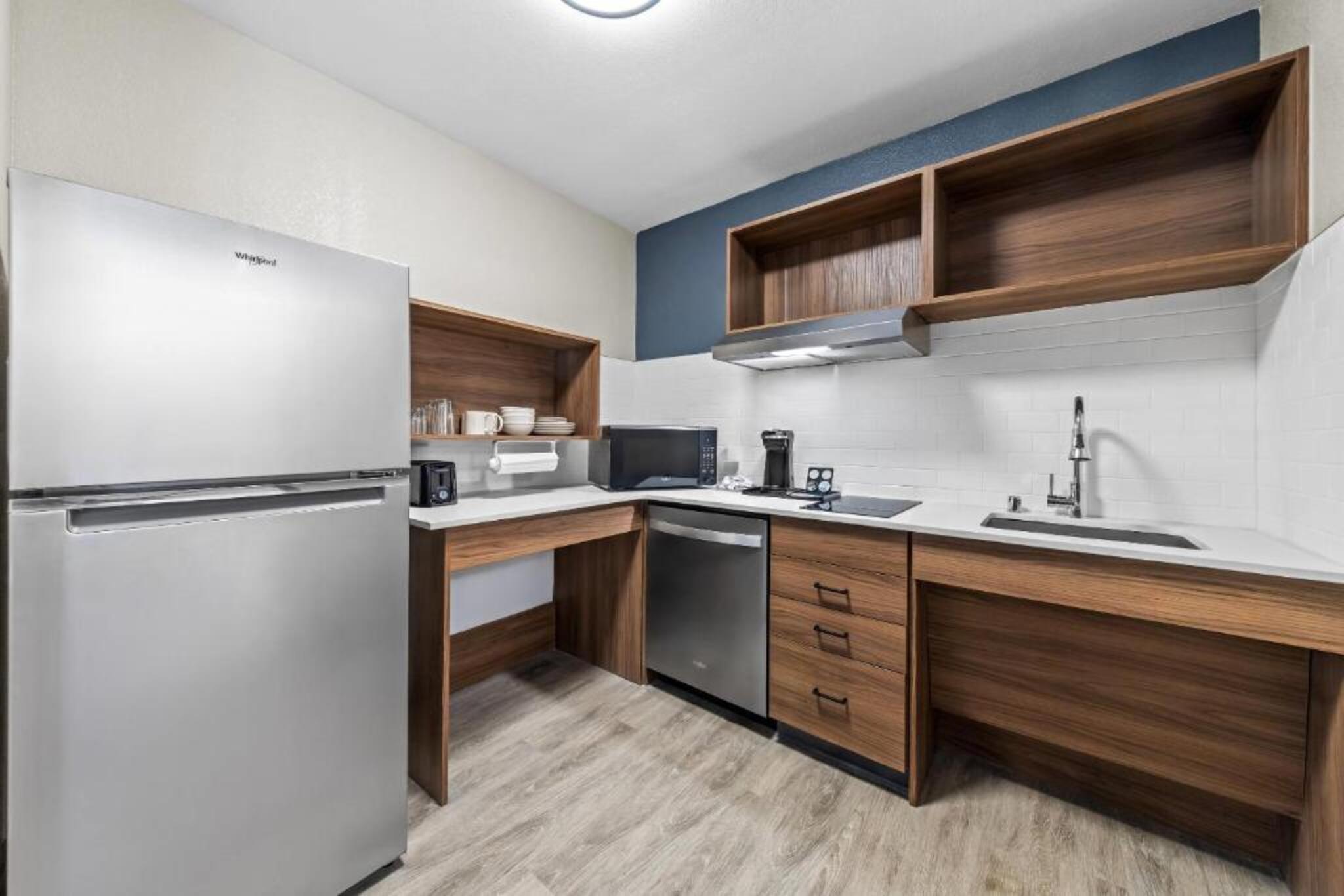 Everhome Suites Ontario Airport 38/39