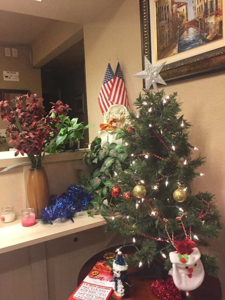Hilltop Inn Suites 25/28