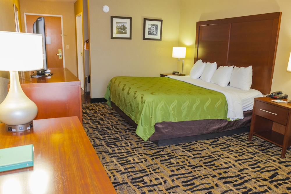 Quality Inn & Suites I-40 East 40/59