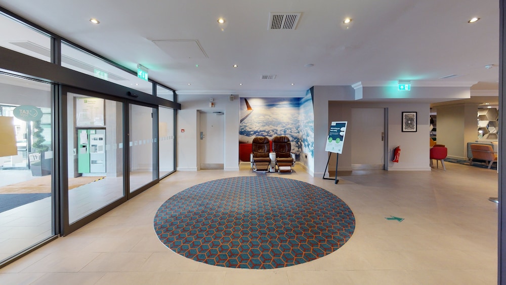 HOLIDAY INN GLASGOW AIRPORT 38/80