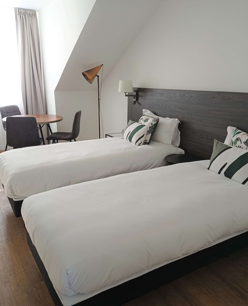 Hotel Kyriad Crepy En Valois 24/77