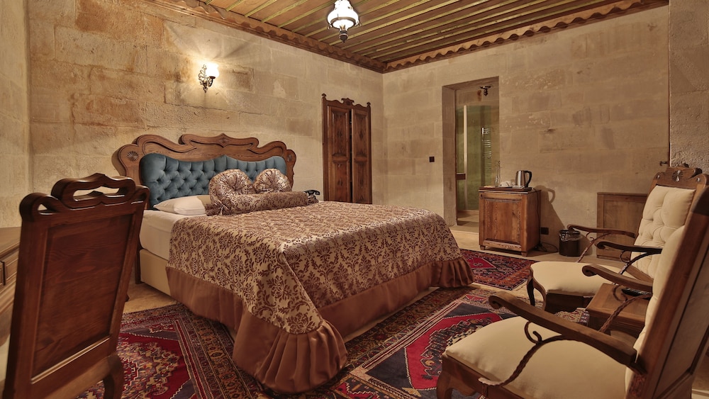 Phocas Cave Suites 12/71