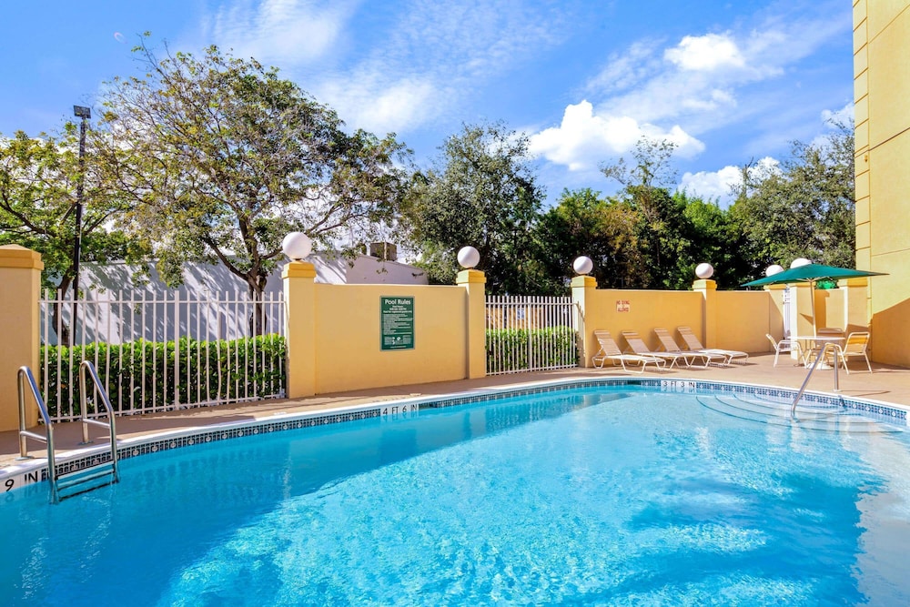 La Quinta Inn and Suites by Wyndham Miami Cutler Bay in CUTLER RIDGE - FL