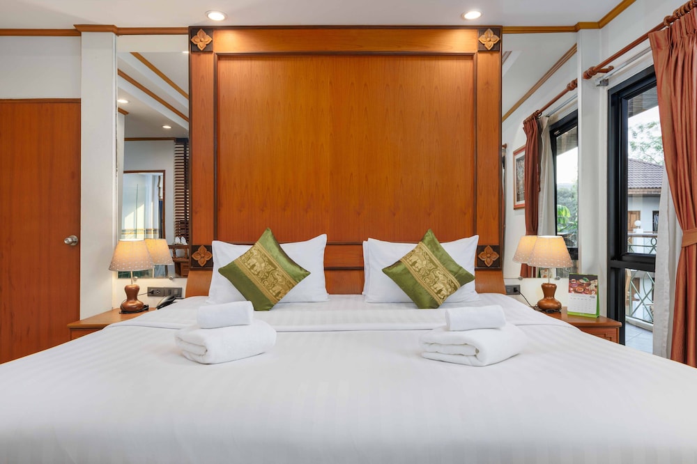 SUITE, KING BED