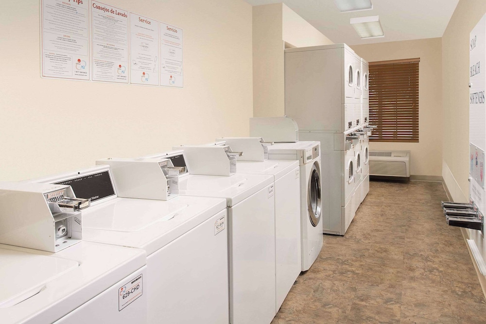 WoodSpring Suites Austin North I-35 17/32