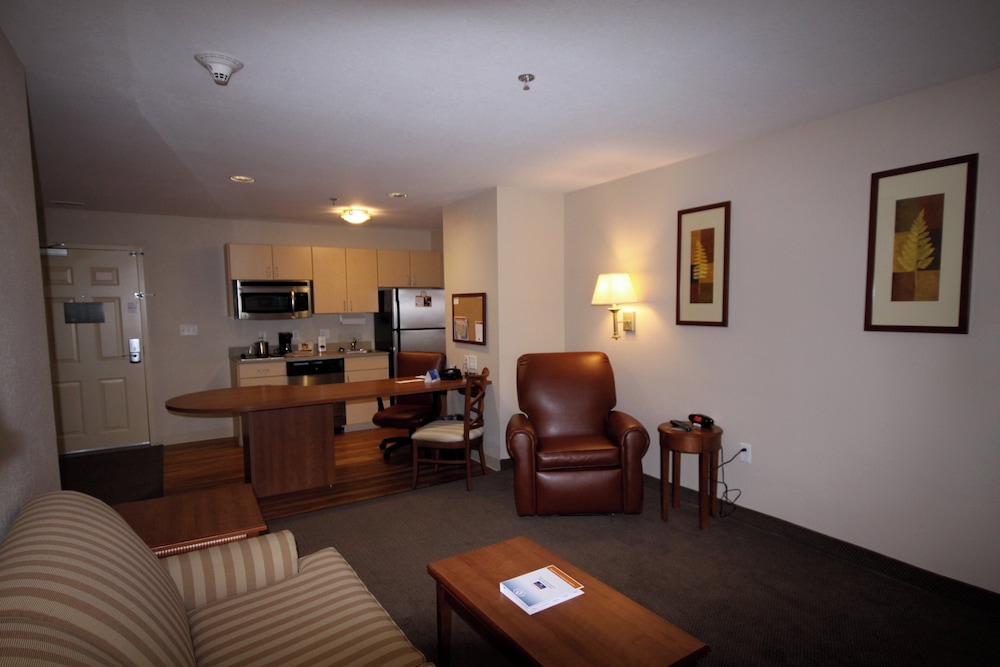 Candlewood Suites Watertown-Fort Drum 51/68