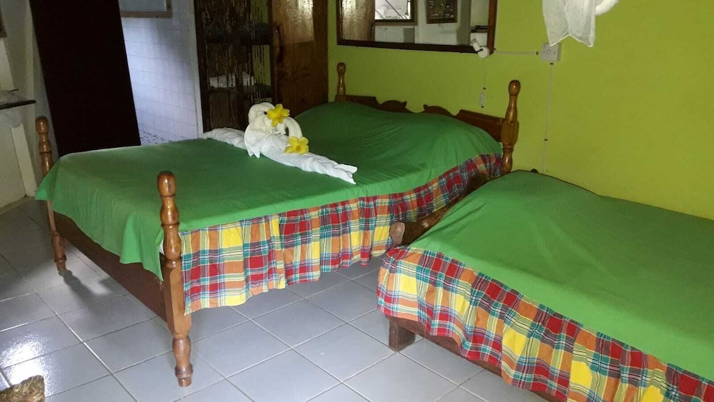 Hibiscus Valley Inn 30/50