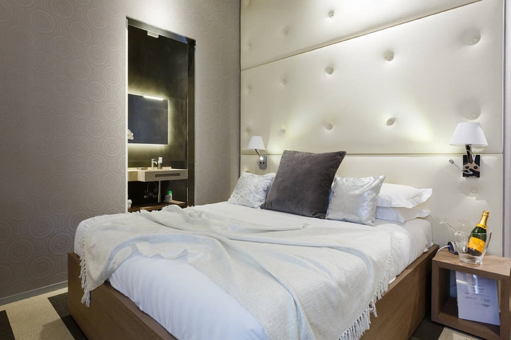 Private Luxury Suite 20/69
