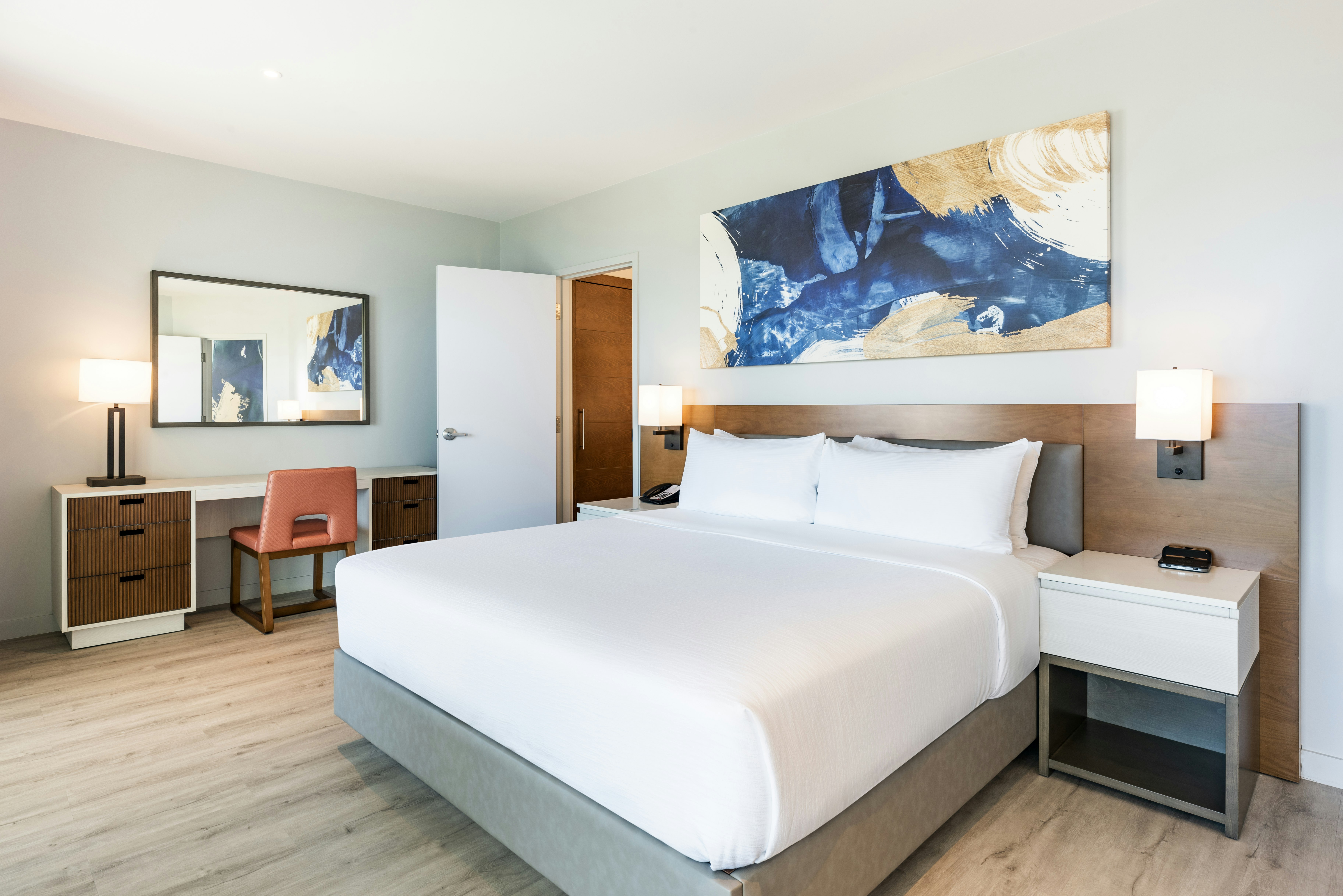Room, King Bed, Ocean Front، Embassy Suites by Hilton Aruba Resort 2/3