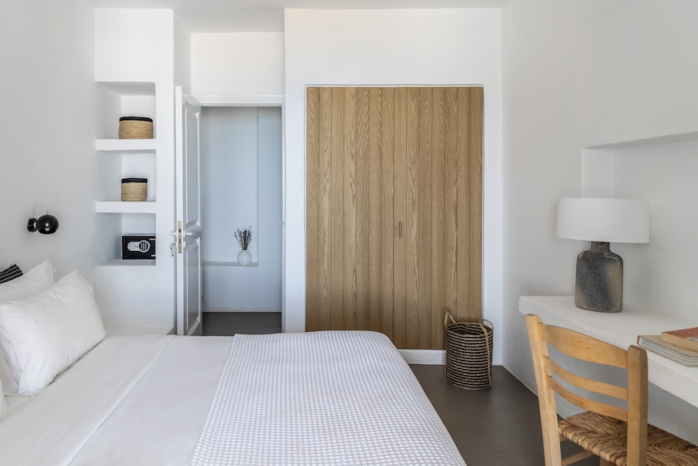 Acron Villas 8/50