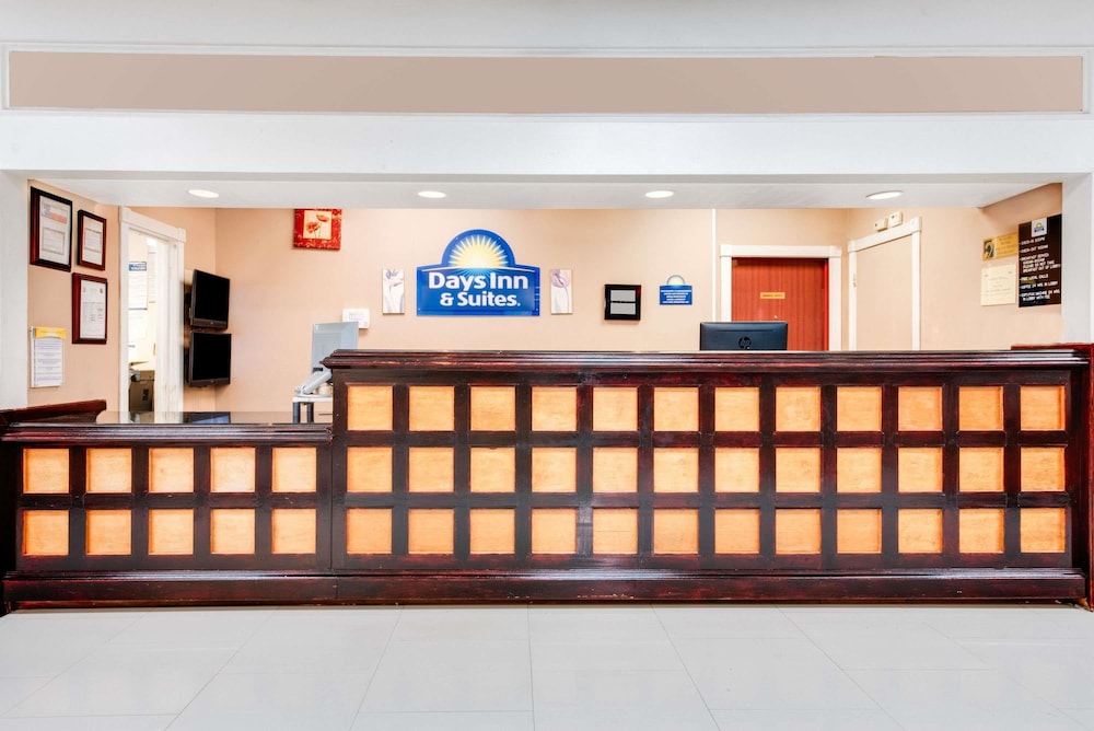 Days Inn & Suites By Wyndham Laredo 7/23