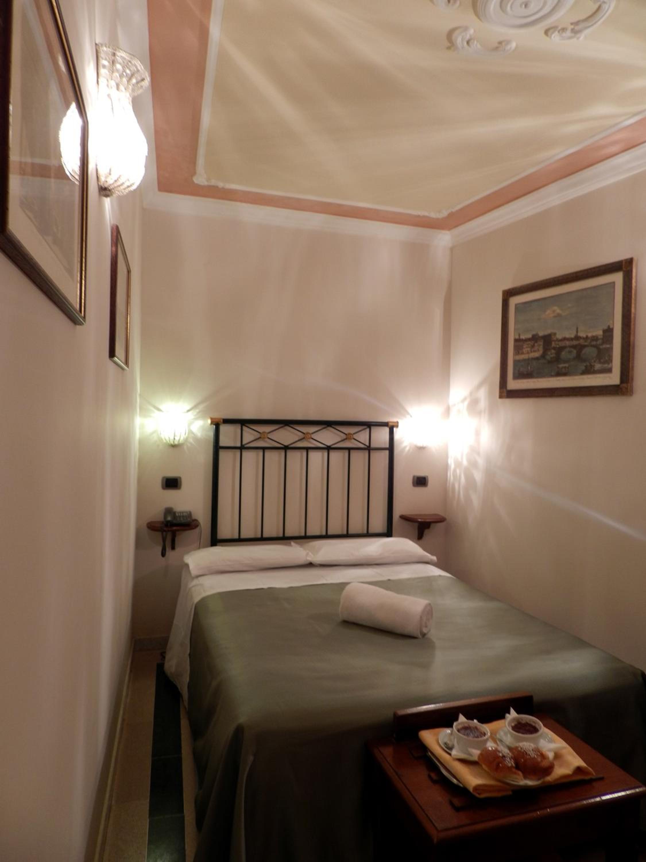 ROOM, SINGLE
