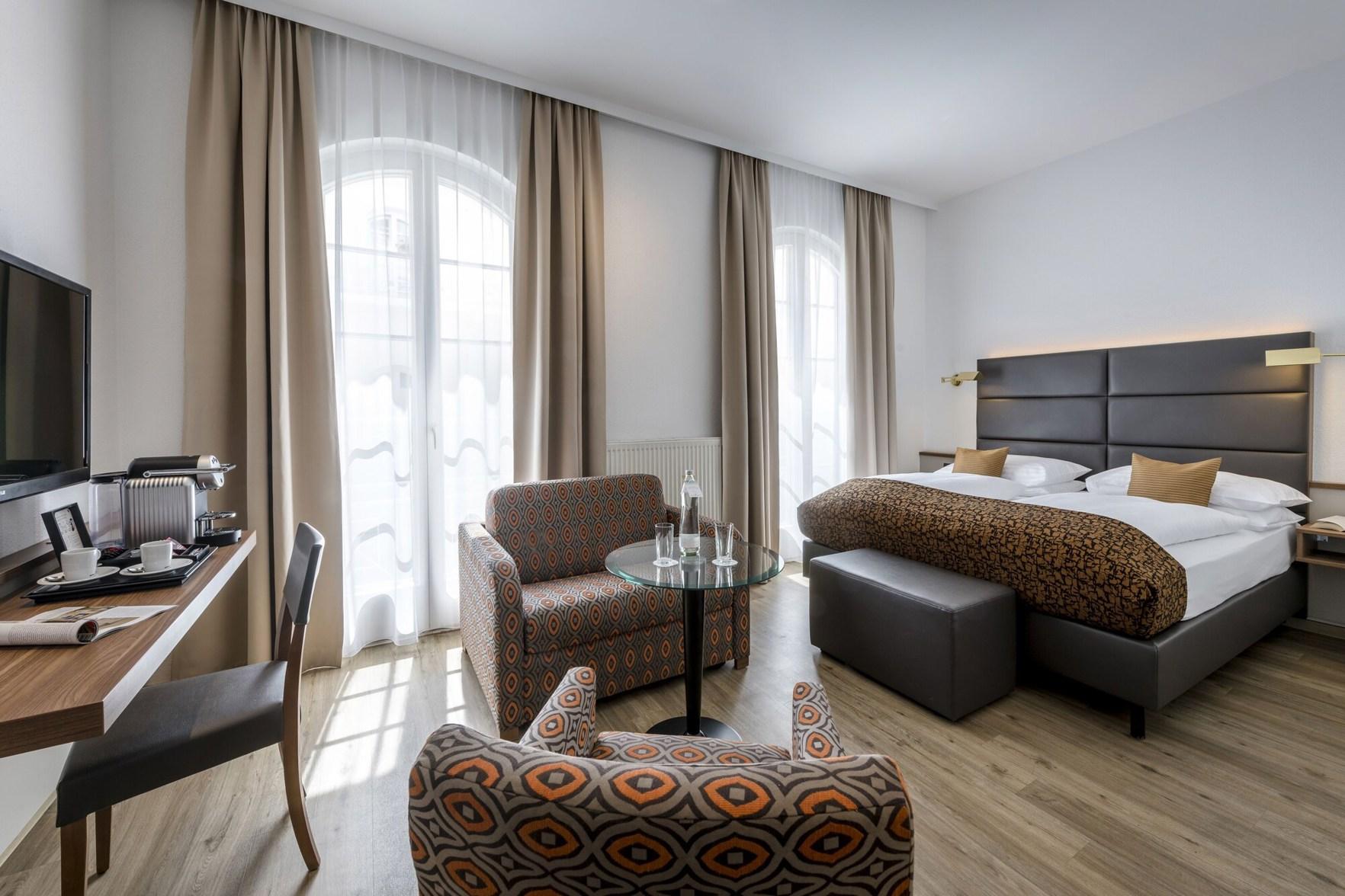 Deluxe, Double Bed