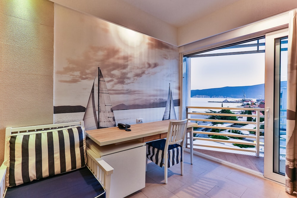 Carine Hotel Delfin 31/40