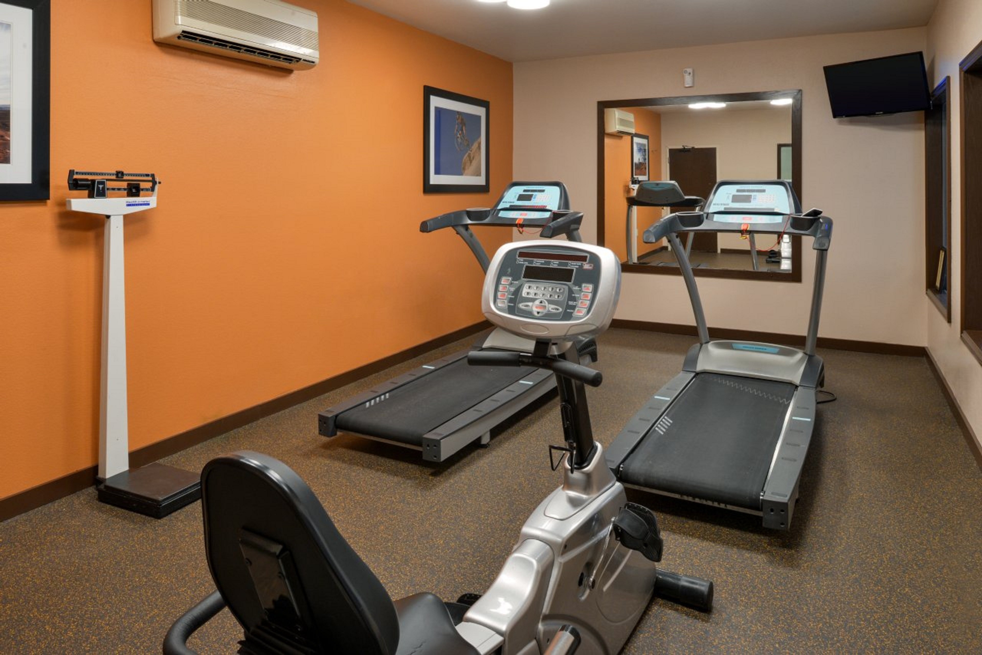 Holiday Inn Express Hotel and Suites Kingman 37/52
