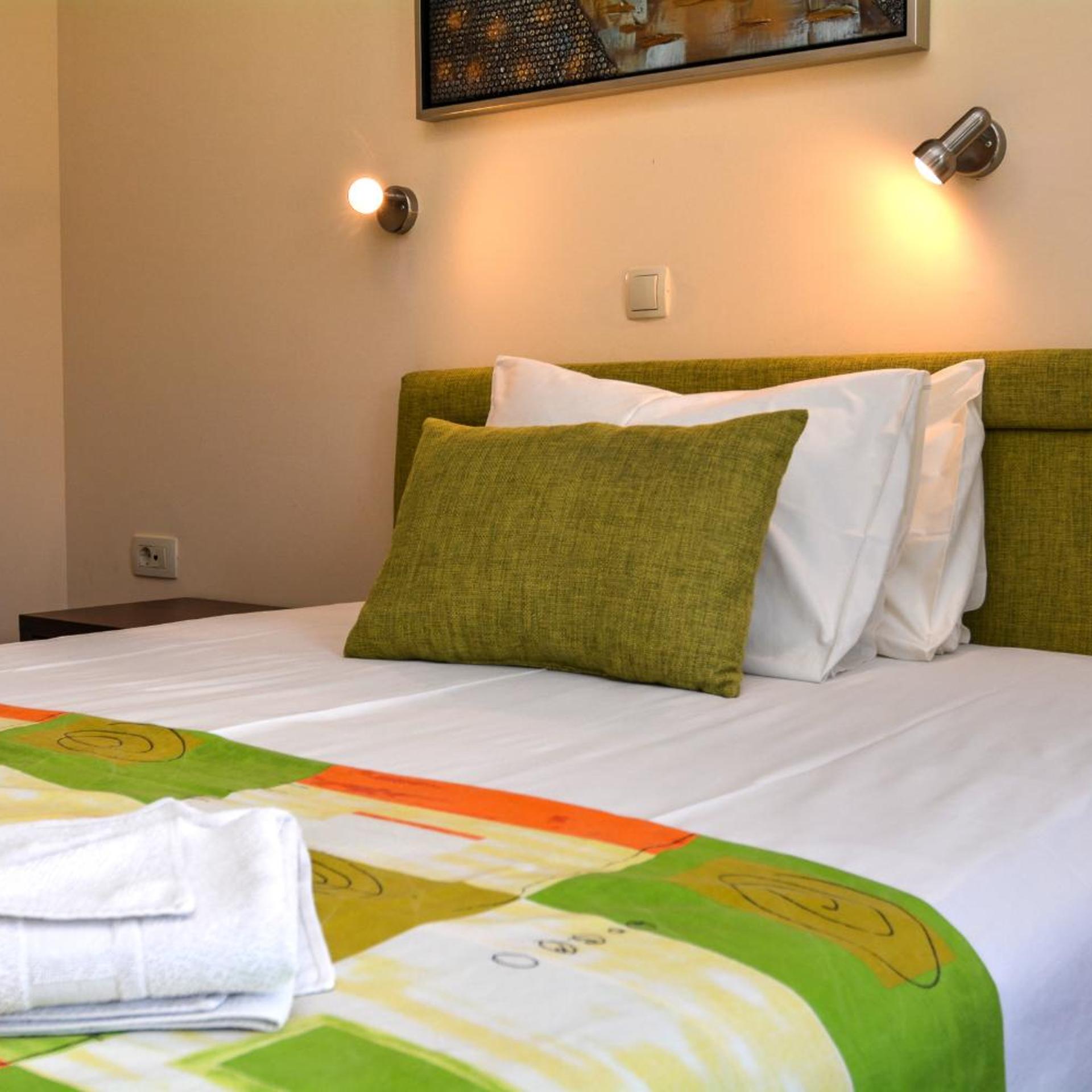 غرفة بسرير مزدوج أو سريرين منفصلين، Hotel Novi 6/8