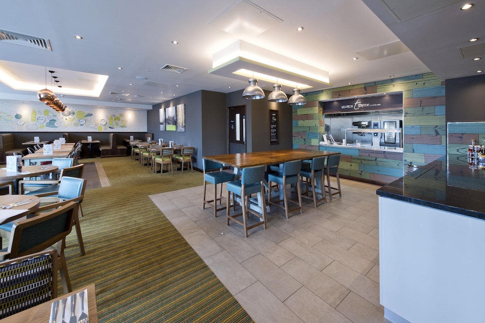 Premier Inn Slough West (Slough Trading Estate) Hotel 36/42