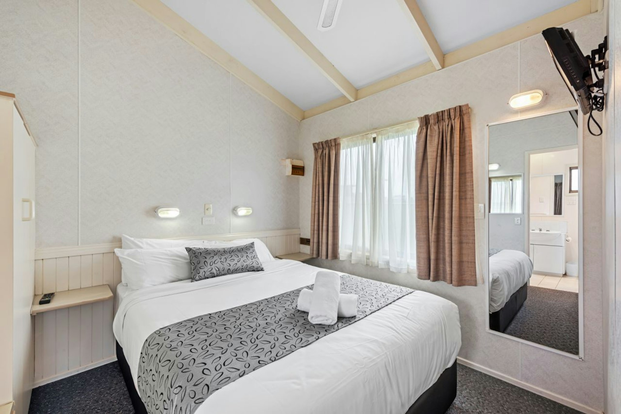 Spa, Superior, Cabin