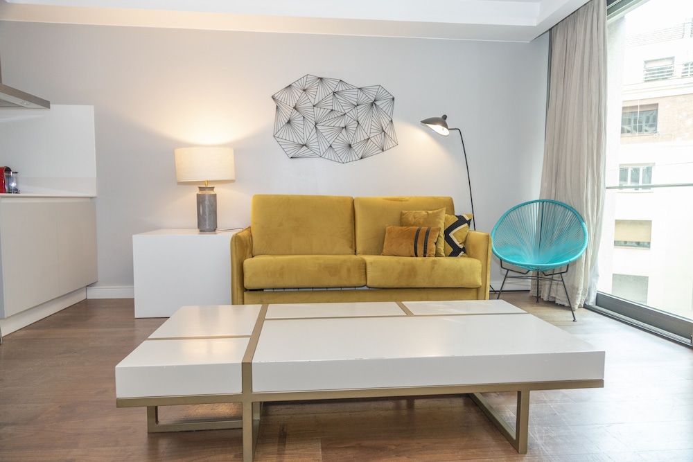 SmartRental Collection Gran Via Centric II 33/57