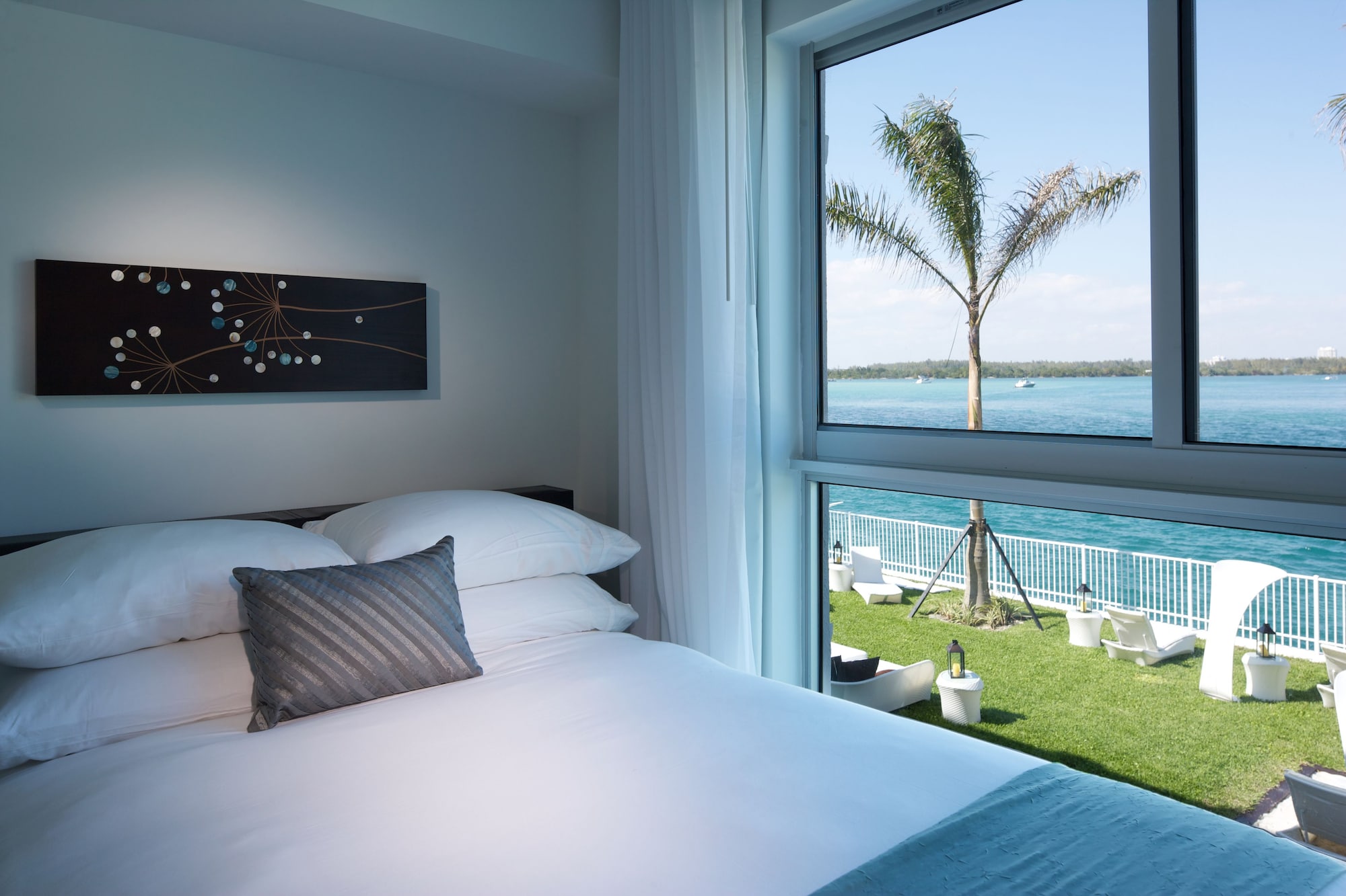 2 BEDROOMS, APARTMENT, WATER FRONT