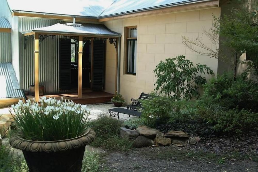 Tizzana Winery Bed & Breakfast 5/10