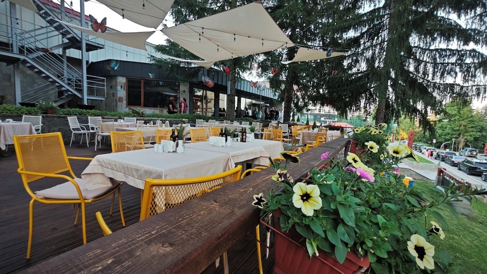 restaurant cafeteria