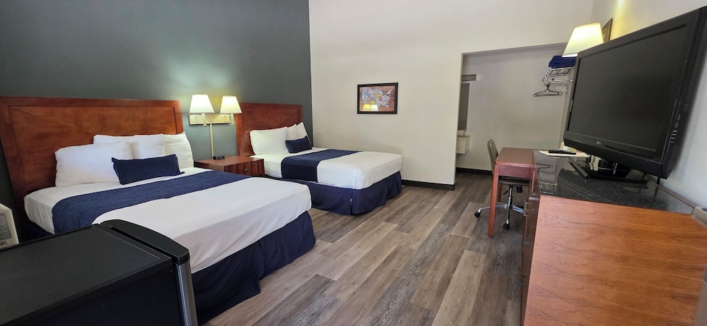 Parkview Inn and Conference Center (ex Econo Lodge) 20/50