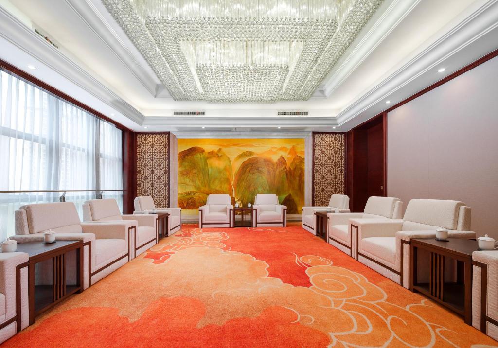 Grand Mercure Wuxi Huishan 57/76