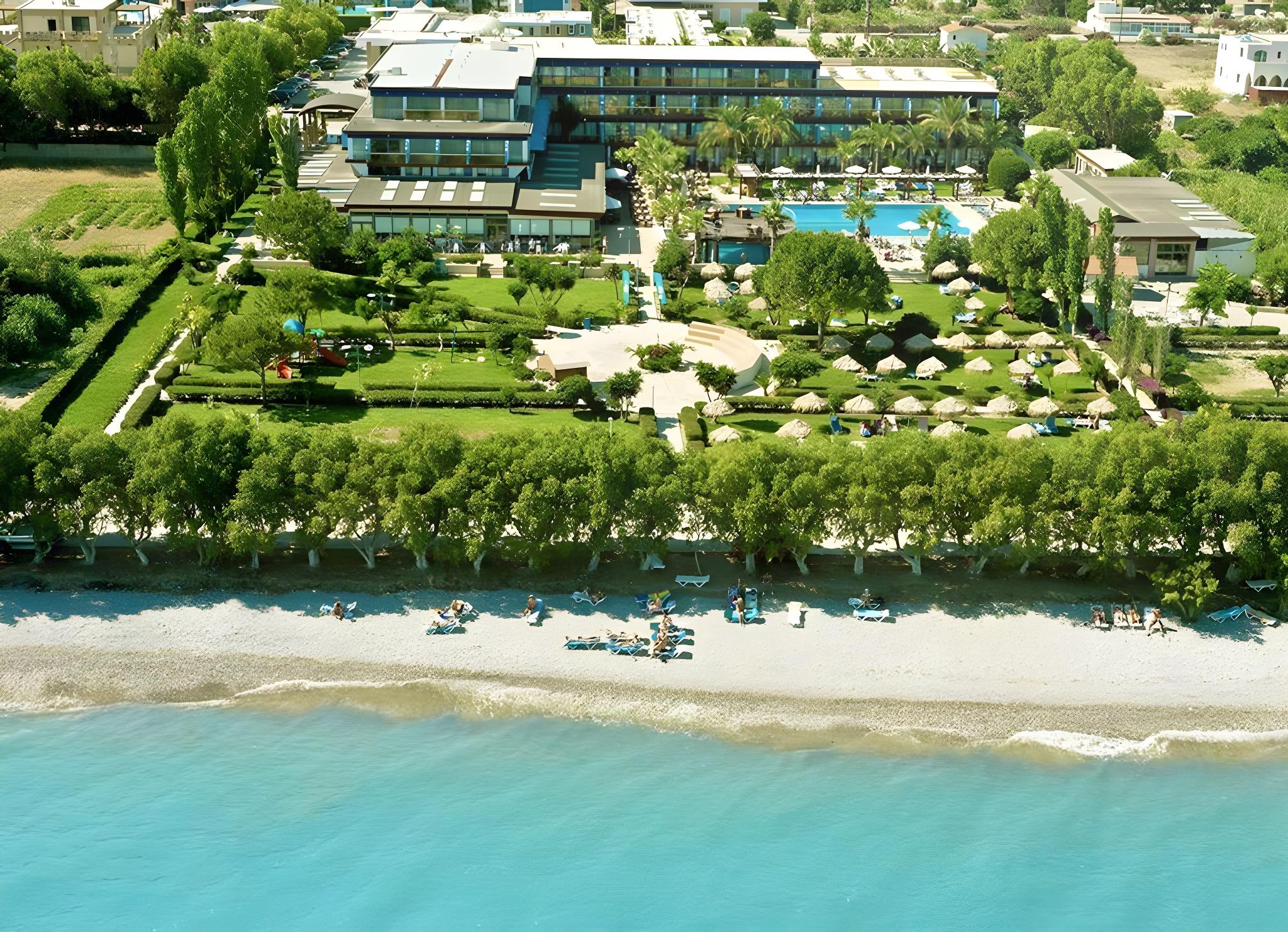 DOUBLE ROOM POOL OR SEA VIEW