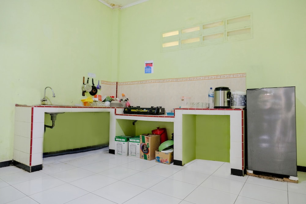 Oyo 2508 Alba Suites Homestay 4/16