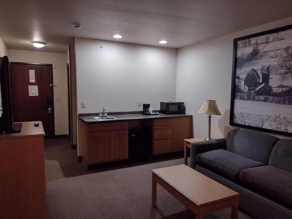 Super 8 by Wyndham Monroe WI 8/54