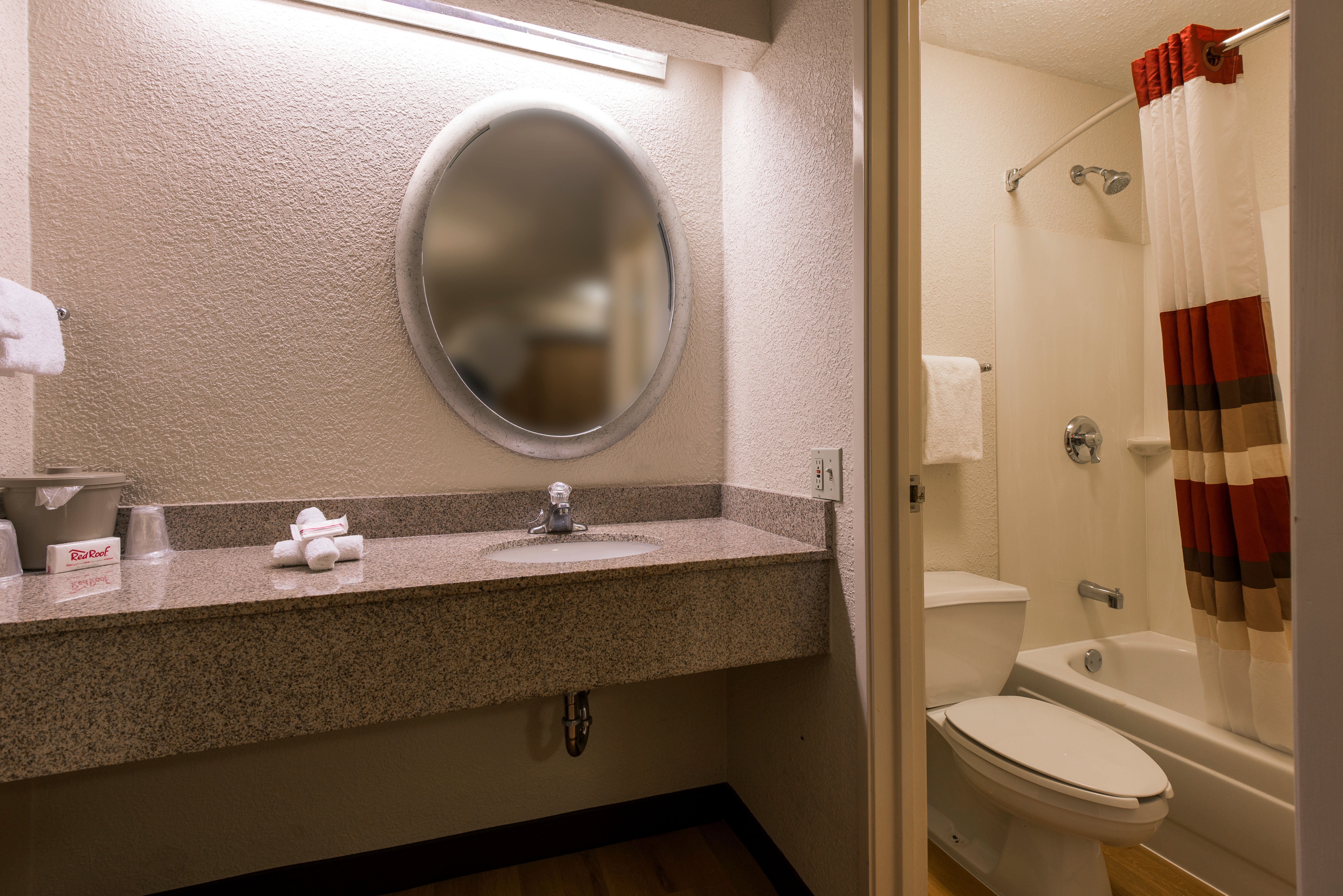 غرفة سوبيريور بسرير كينج، Red Roof Inn Detroit - Warren 4/5