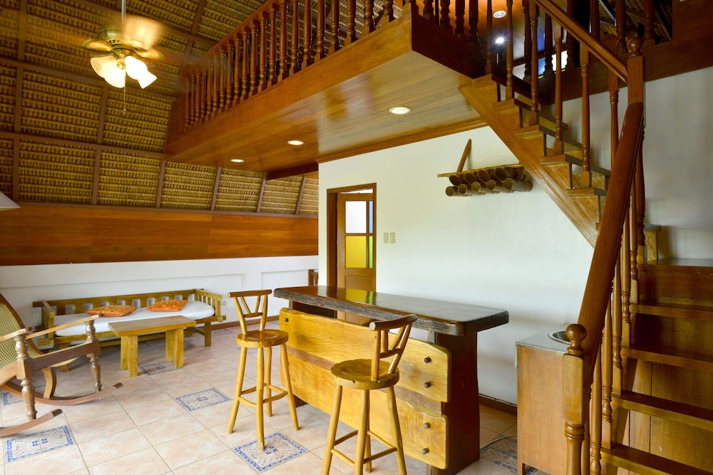 THE SITIO VILLAS AND SUITES 28/34