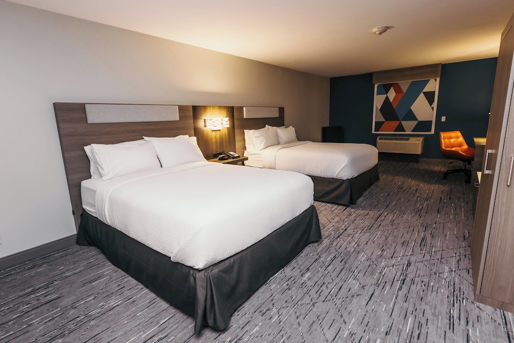 Holiday Inn Express Suites Urbandale Des Moines 17/50