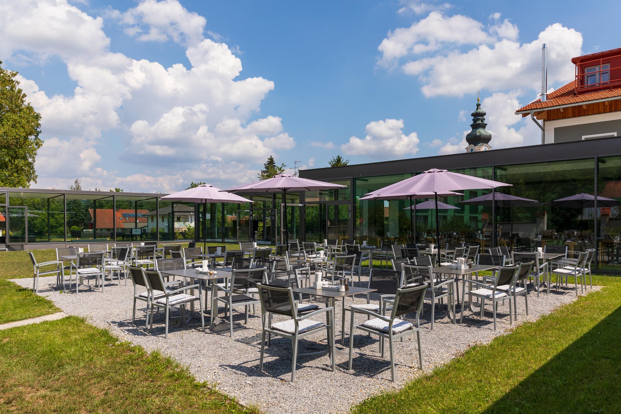 Schlossparkhotel Mariakirchen 25/28