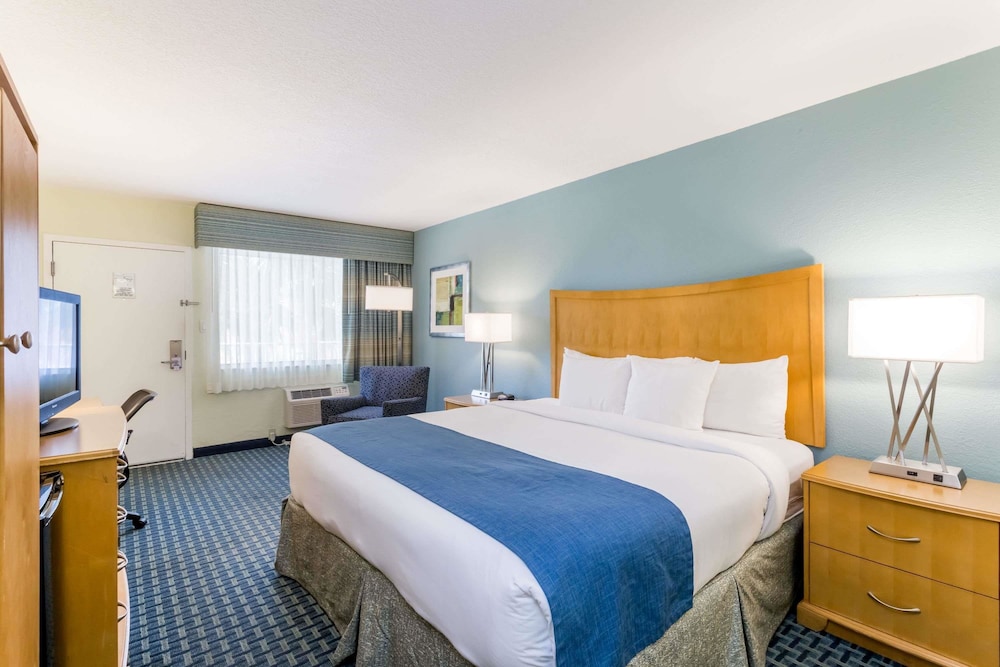 Days Inn By Wyndham Cocoa Beach Port Canaveral 21/44