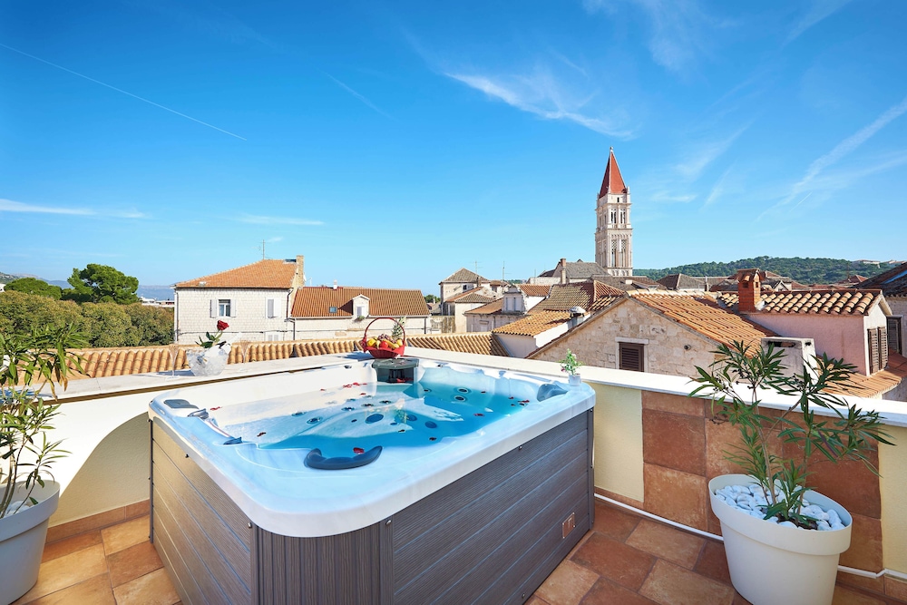 swimming pool spa