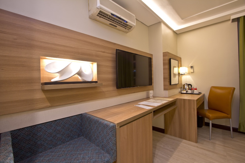 Crown Regency Hotel Makati 44/50