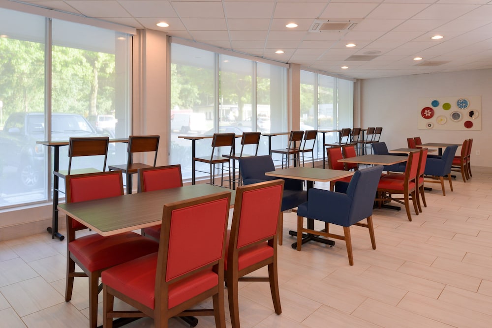 Holiday Inn Express Towson Baltimore North 46/63
