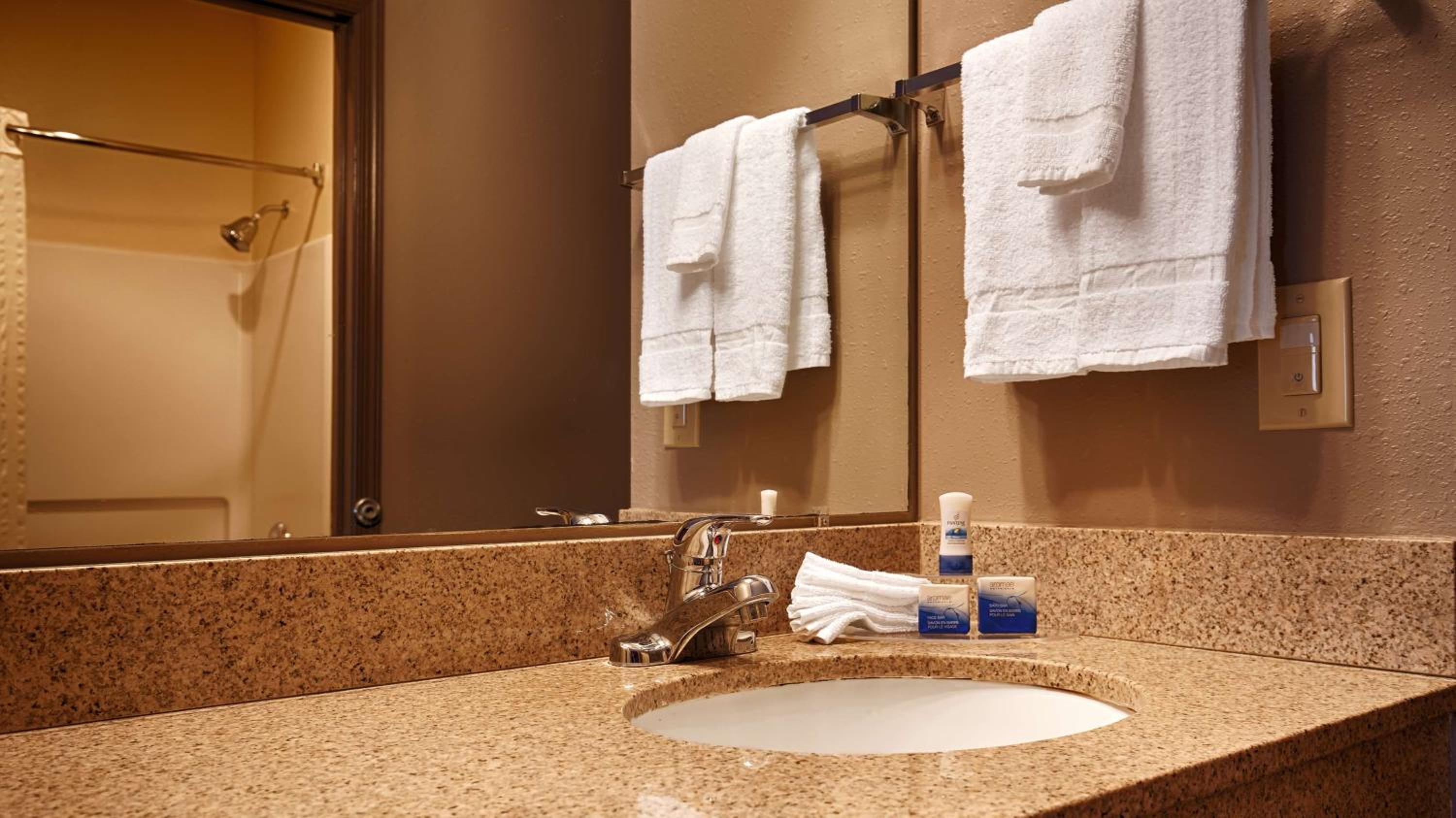 غرفة بسرير كينج بجاكوزي، Best Western Carlisle 5/8
