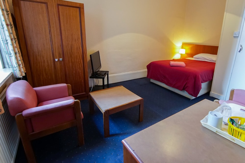 Avoca House Hotel 26/46