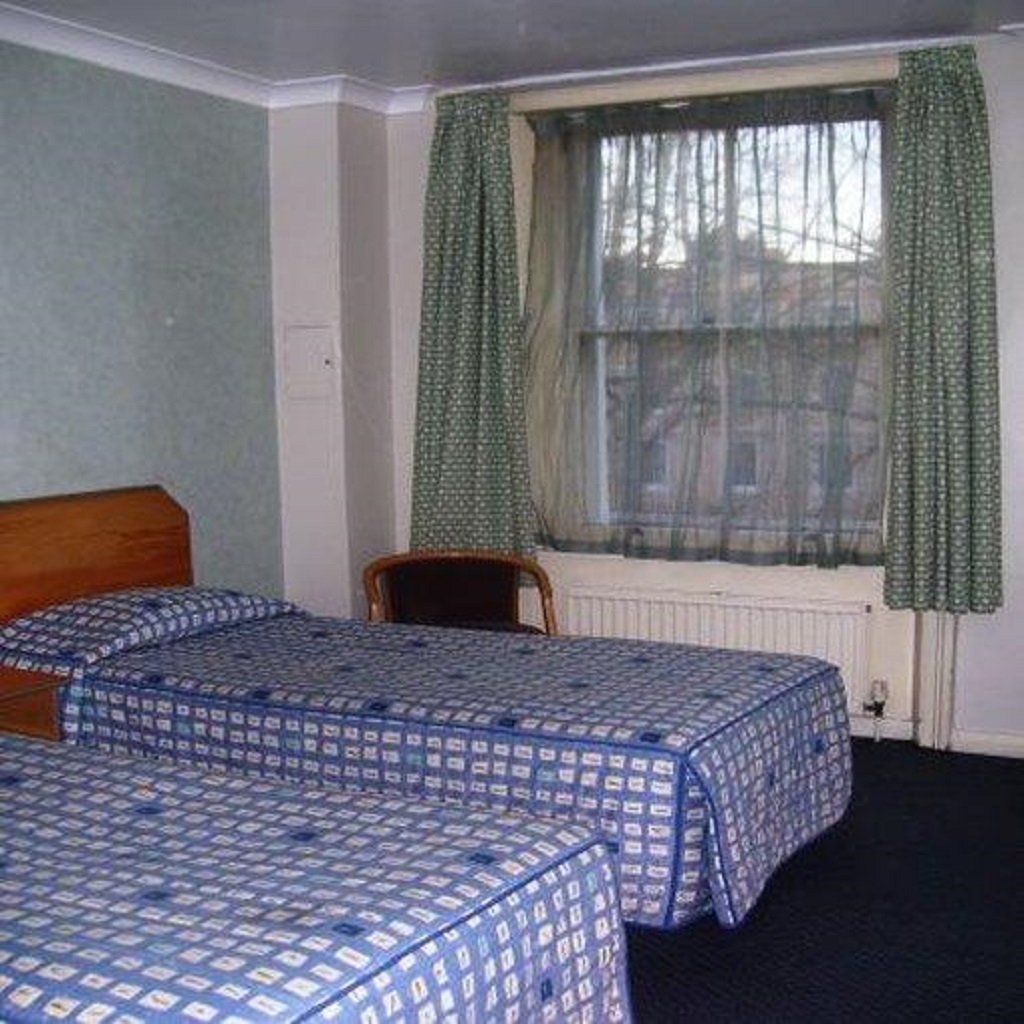 Room at Norfolk Plaza Hotel, LONDON