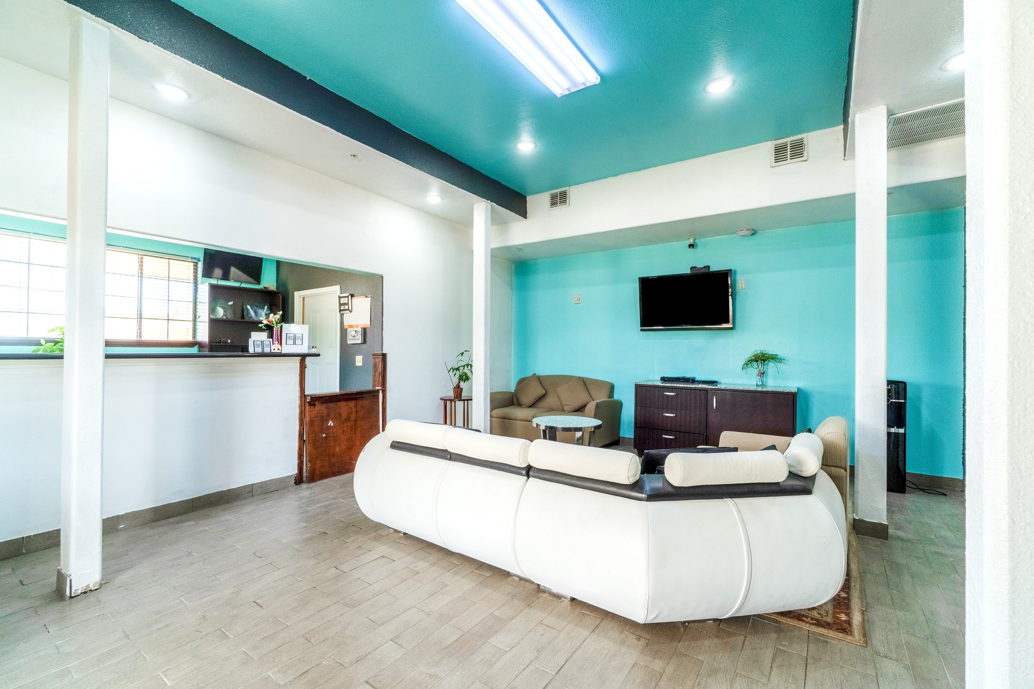 Atria Inn & Suites Kitchenette 30/43