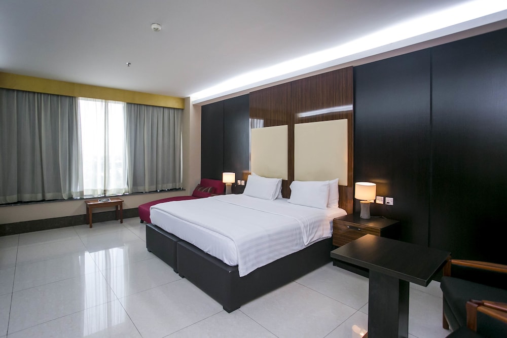 CLASSIC, KING BED, CITY VIEW