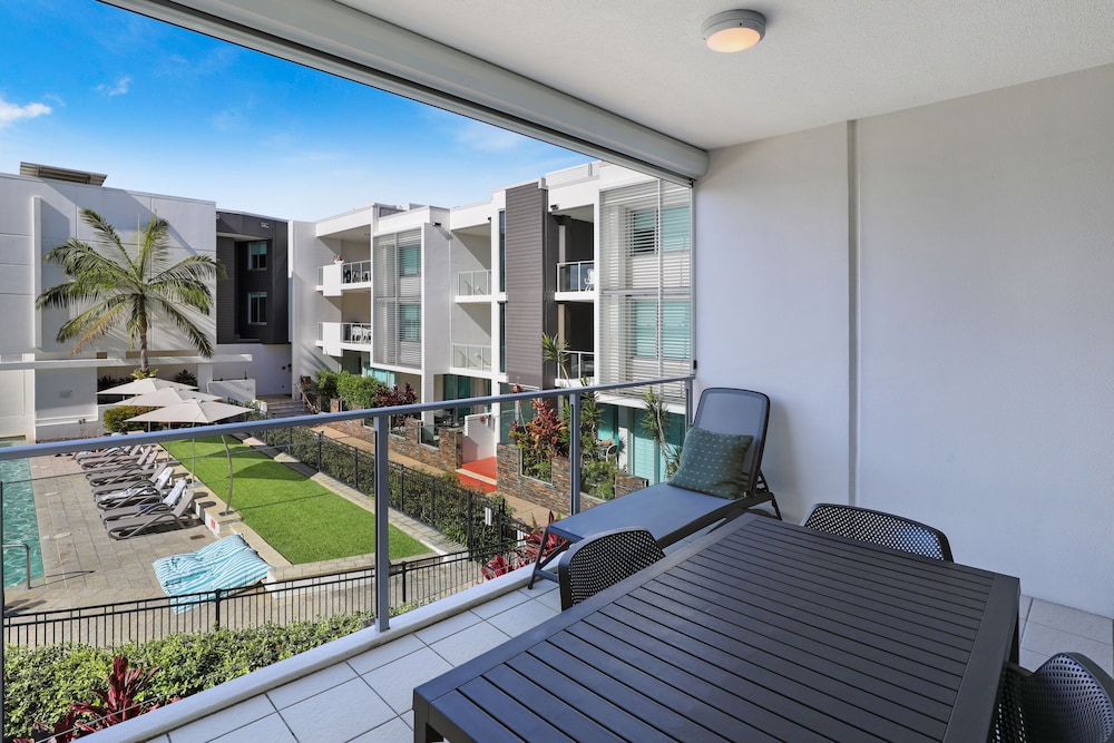 ELEMENT ON COOLUM BEACH 38/75