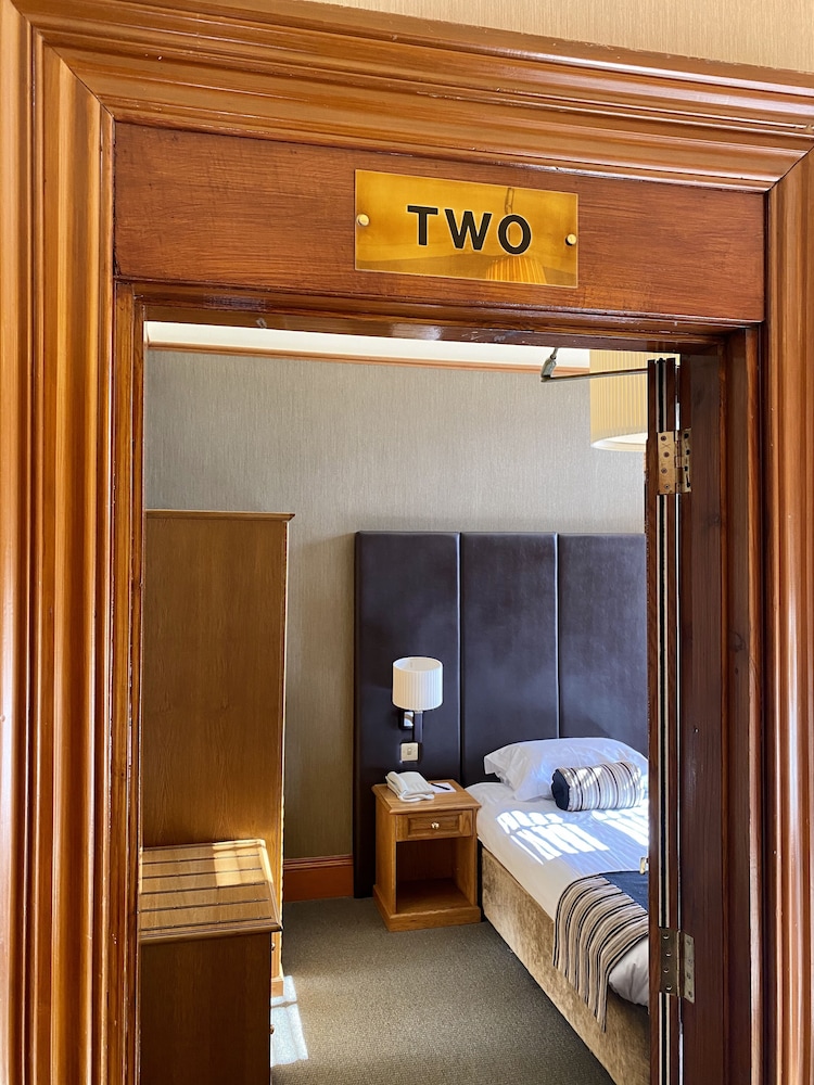 The Dutch Mill Hotel 28/50