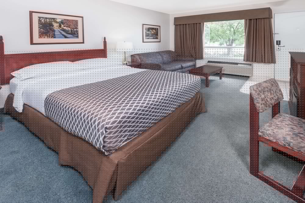 Super 8 By Wyndham High River Ab 22/66