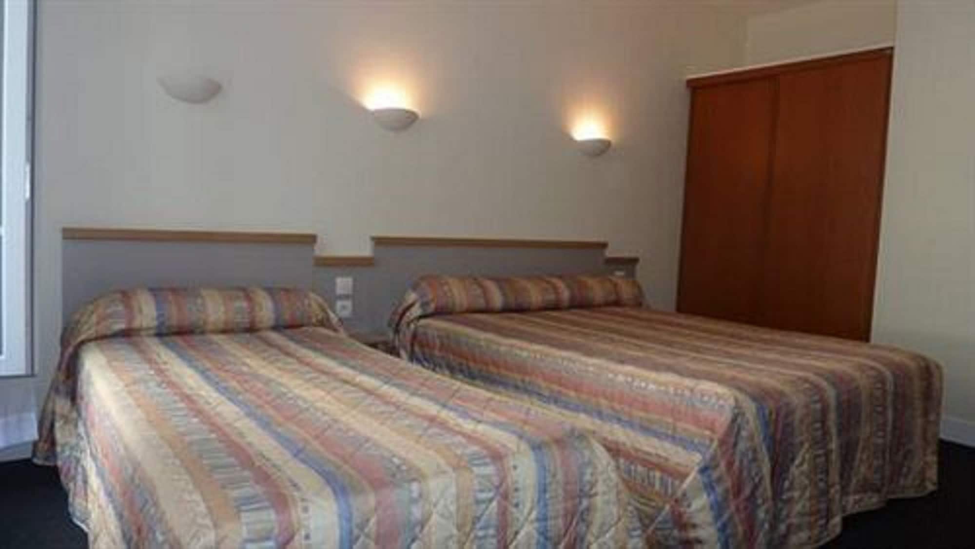 ROOM, TRIPLE