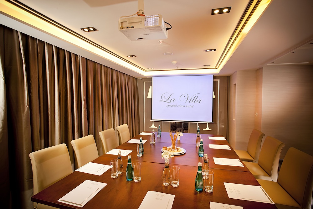 La Villa Hotel 33/41