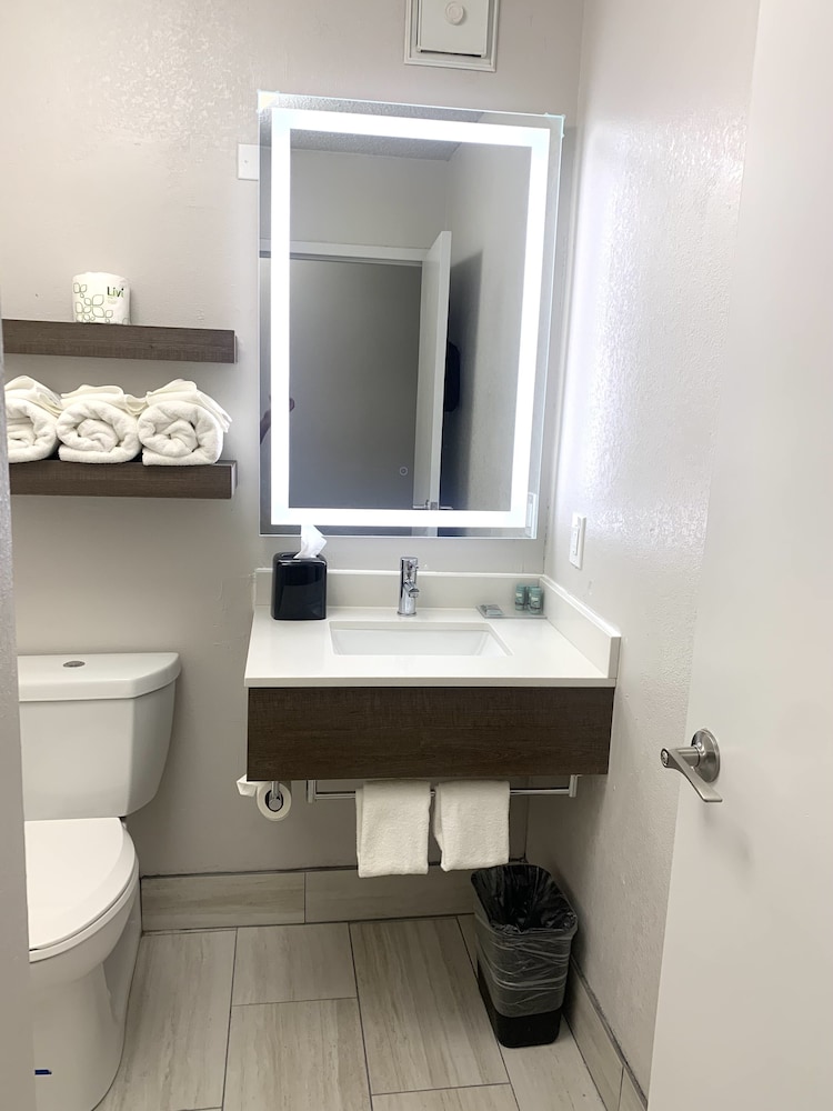 Best Western Plymouth Inn-White Mountains 31/35